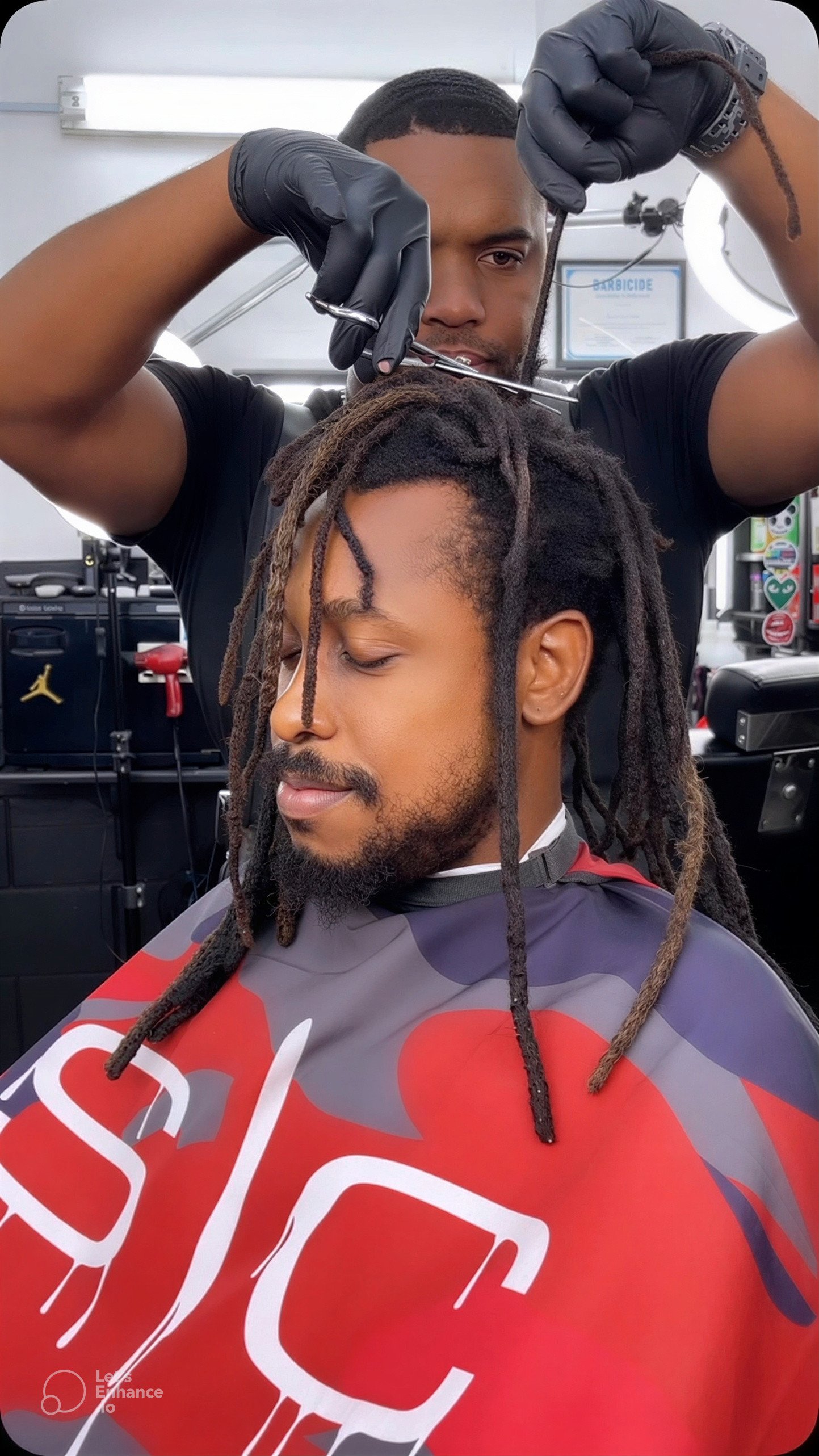 Nelo cutting locs with scissors, precision in motion